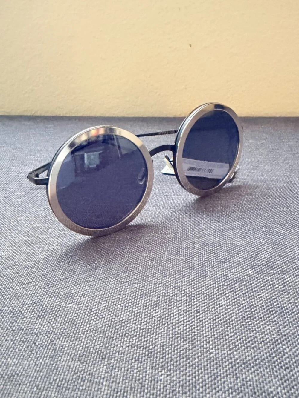 LUXE Round Black/Gold Sunglasses
